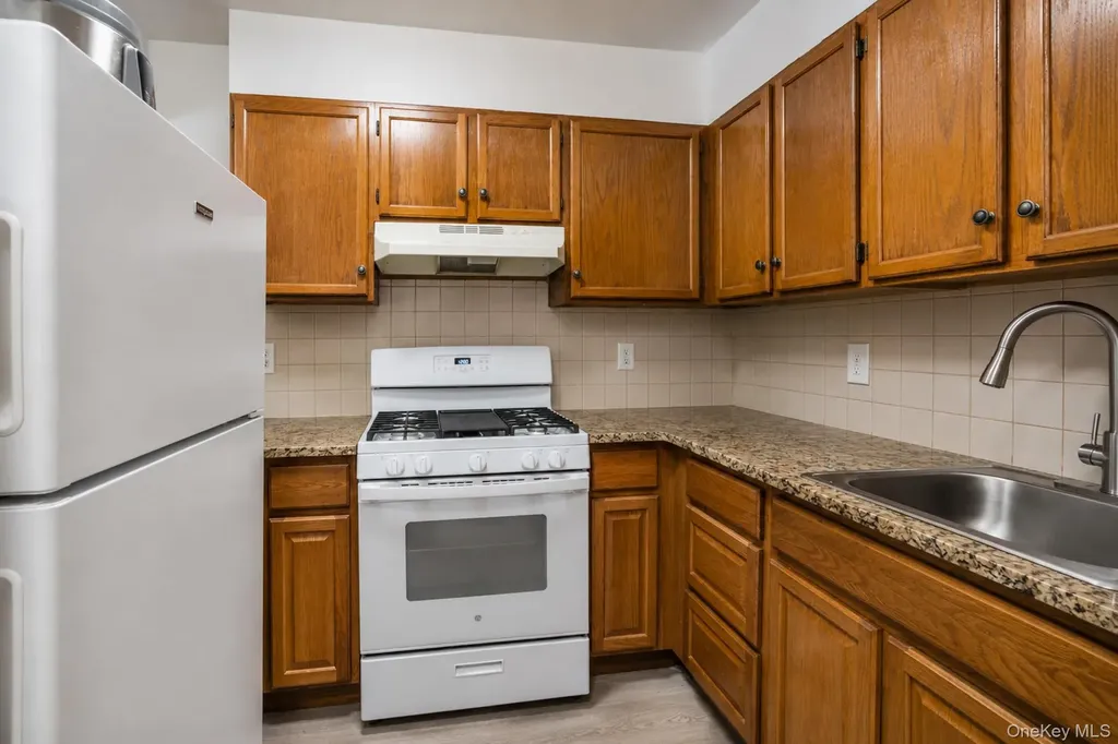 2823 W 37th Street Brooklyn NY 11224