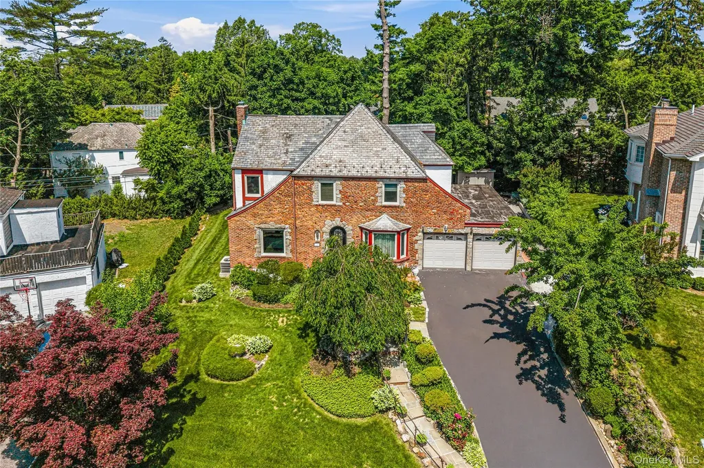 36 Strathmore Road Great Neck NY 11023