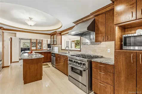 36 Strathmore Road Great Neck NY 11023