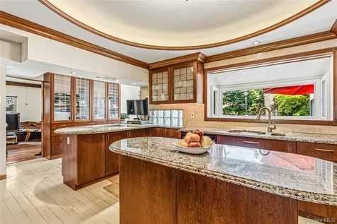 36 Strathmore Road Great Neck NY 11023