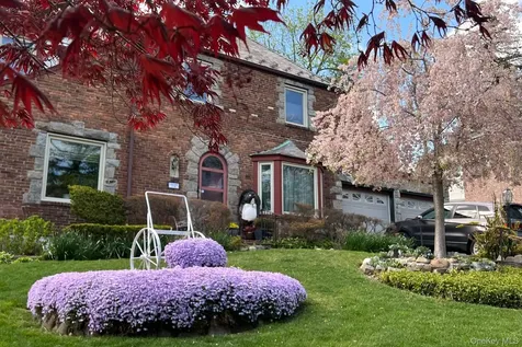36 Strathmore Road Great Neck NY 11023
