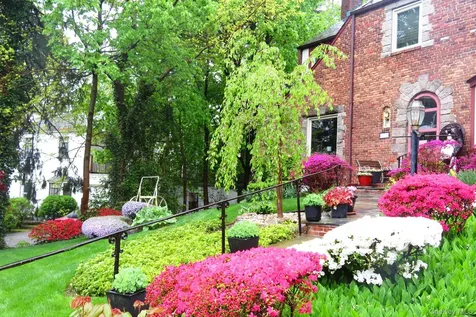 36 Strathmore Road Great Neck NY 11023
