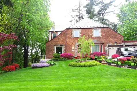36 Strathmore Road Great Neck NY 11023