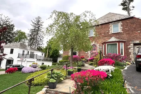 36 Strathmore Road Great Neck NY 11023