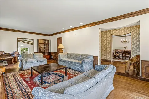 36 Strathmore Road Great Neck NY 11023