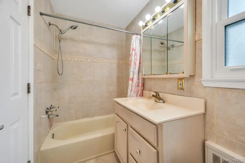32 Beverly Street Islip NY 11751