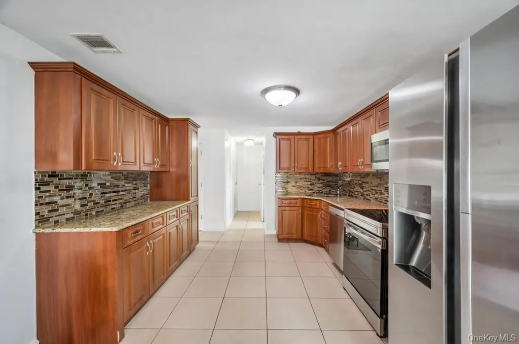 32 Beverly Street Islip NY 11751