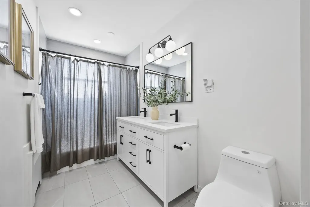 1518 Fielding Street Bronx NY 10469