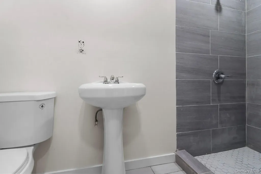 1518 Fielding Street Bronx NY 10469