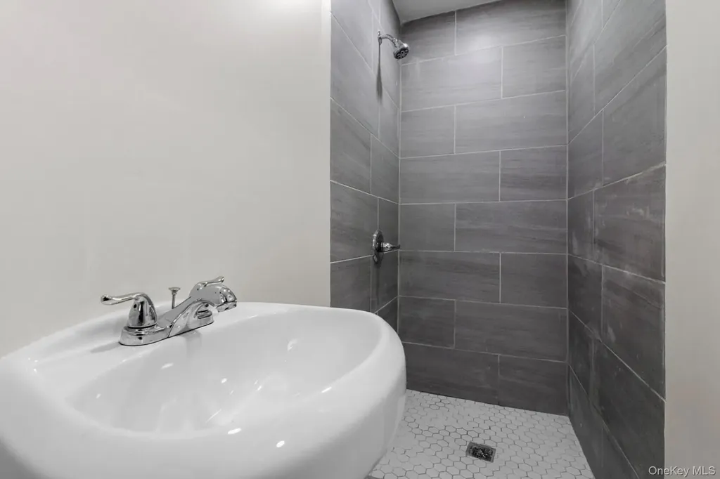 1518 Fielding Street Bronx NY 10469