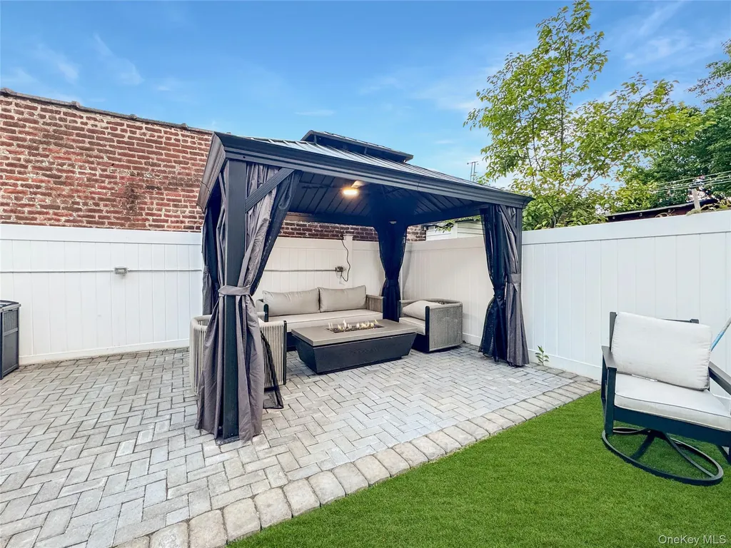 1518 Fielding Street Bronx NY 10469
