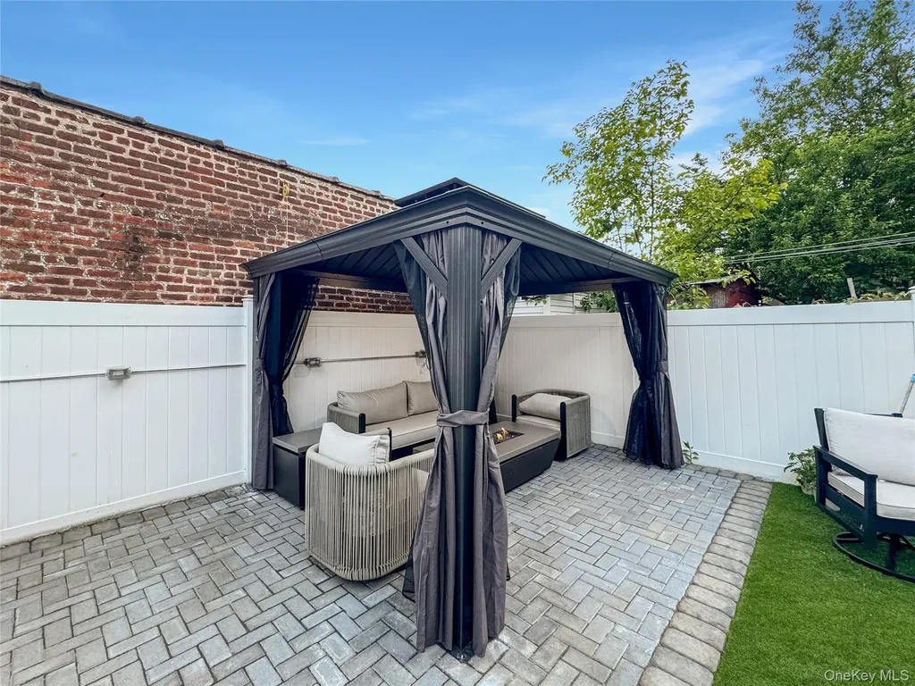 1518 Fielding Street Bronx NY 10469