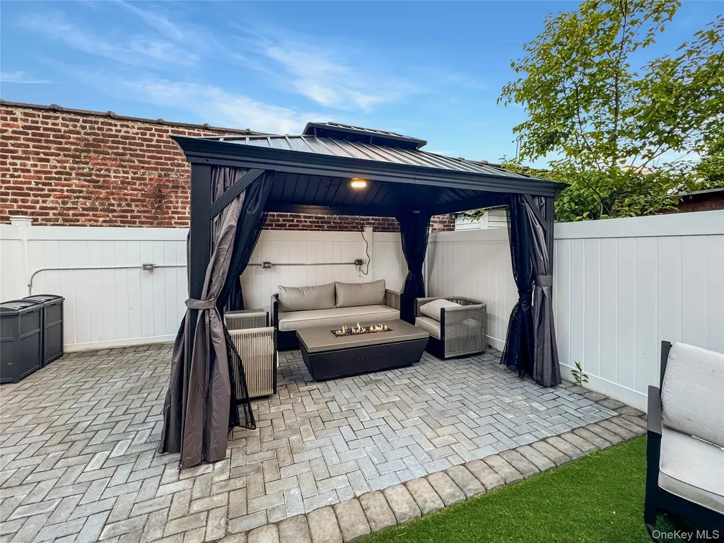 1518 Fielding Street Bronx NY 10469