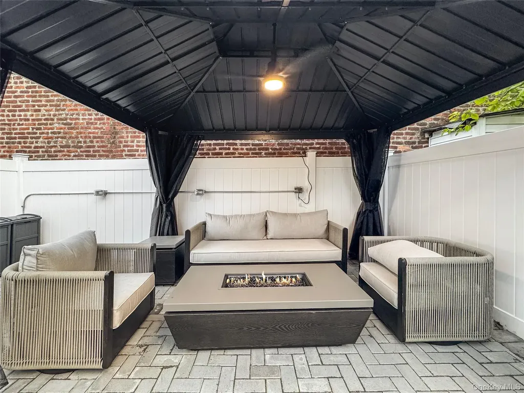 1518 Fielding Street Bronx NY 10469