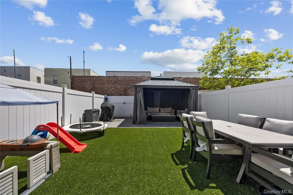 1518 Fielding Street Bronx NY 10469