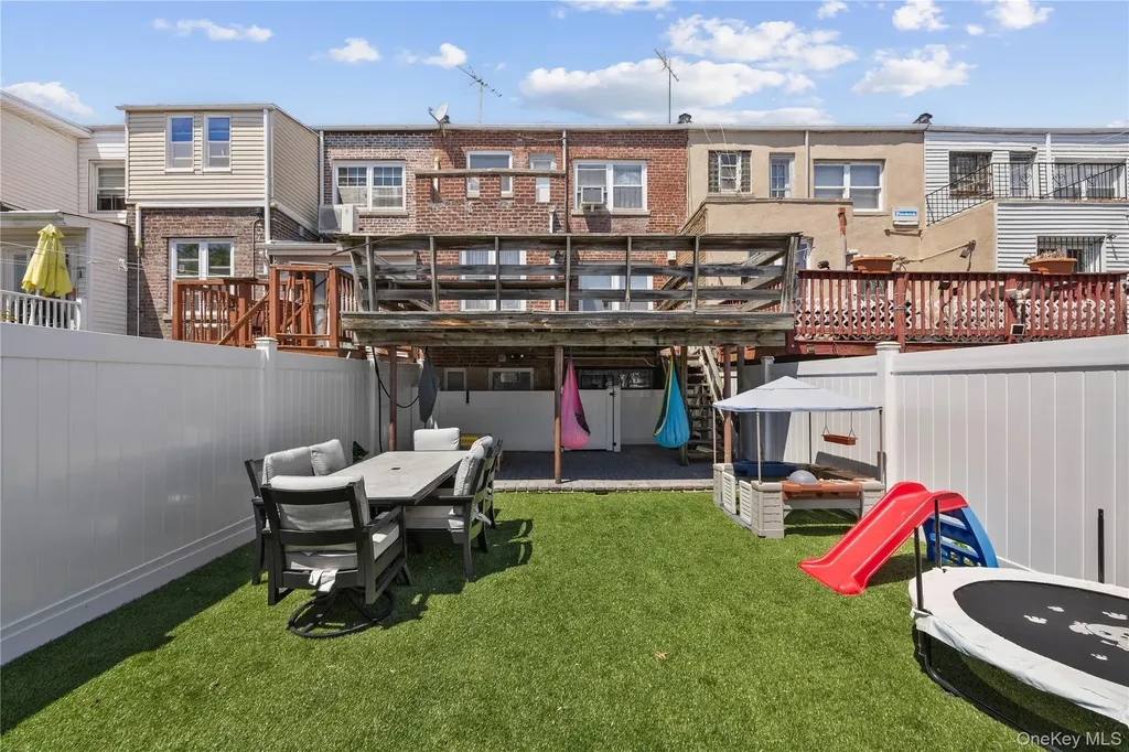 1518 Fielding Street Bronx NY 10469