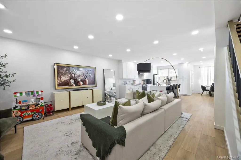 1518 Fielding Street Bronx NY 10469