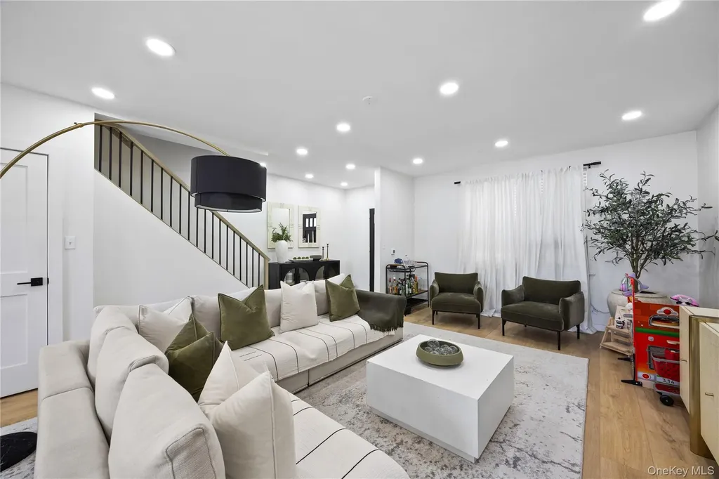 1518 Fielding Street Bronx NY 10469