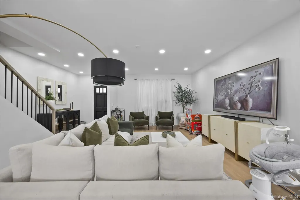1518 Fielding Street Bronx NY 10469