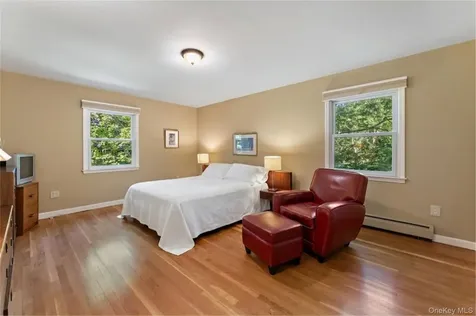 4 Pin Oak Lane White Plains NY 10606
