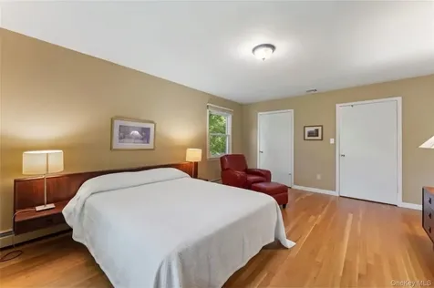 4 Pin Oak Lane White Plains NY 10606
