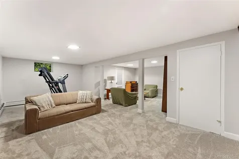 4 Pin Oak Lane White Plains NY 10606