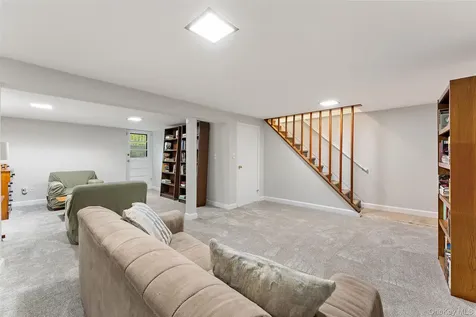 4 Pin Oak Lane White Plains NY 10606