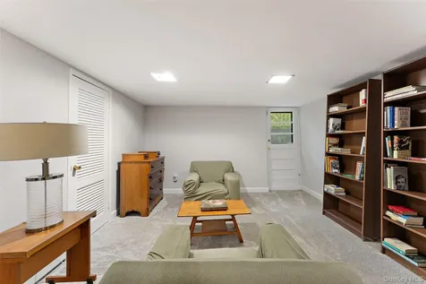 4 Pin Oak Lane White Plains NY 10606
