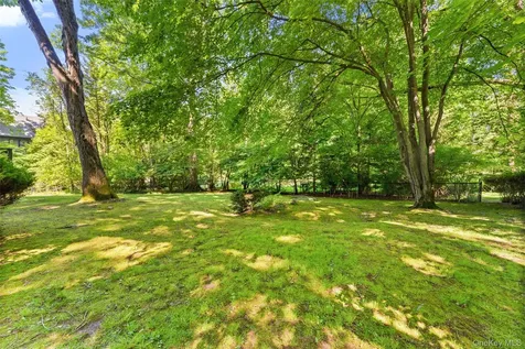 4 Pin Oak Lane White Plains NY 10606
