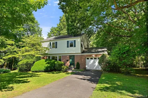 4 Pin Oak Lane White Plains NY 10606