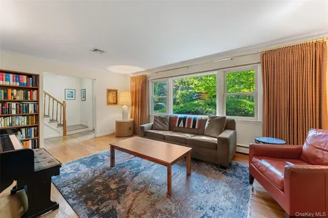 4 Pin Oak Lane White Plains NY 10606