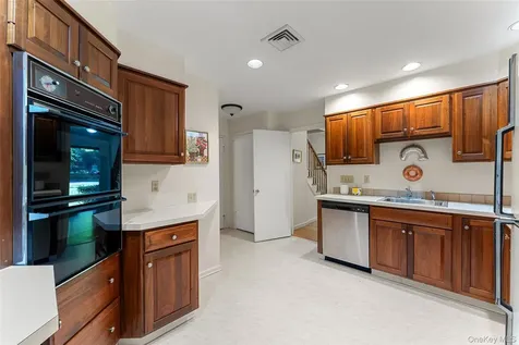4 Pin Oak Lane White Plains NY 10606