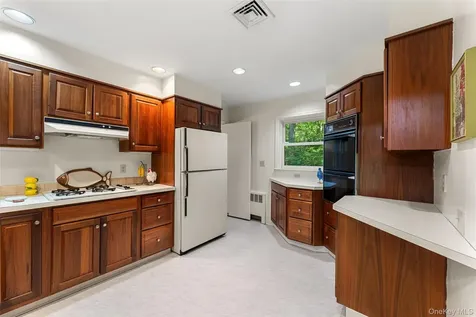 4 Pin Oak Lane White Plains NY 10606
