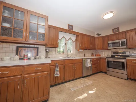 11 Kessler Drive Hyde Park NY 12538