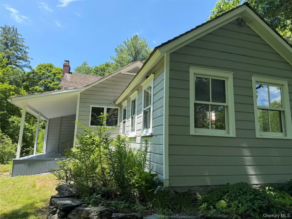 286 Manor Rock Road Craryville NY 12521