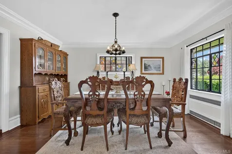17 Hollywood Court Rockville Centre NY 11570