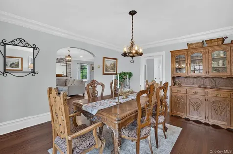 17 Hollywood Court Rockville Centre NY 11570