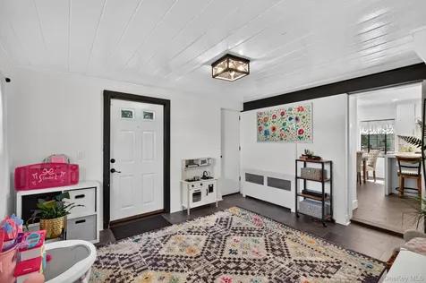 17 Hollywood Court Rockville Centre NY 11570
