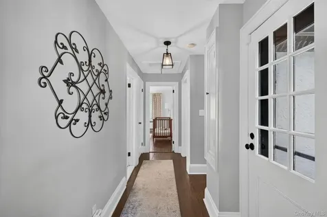 17 Hollywood Court Rockville Centre NY 11570