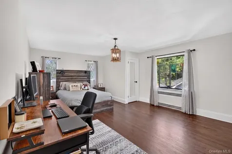 17 Hollywood Court Rockville Centre NY 11570
