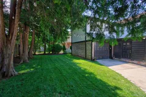 17 Hollywood Court Rockville Centre NY 11570