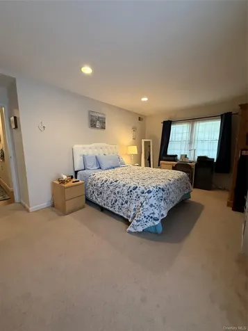 51 Santa Barbara Drive Plainview NY 11803