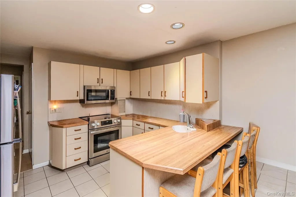 34 Scarborough Lane Wappingers Falls NY 12590