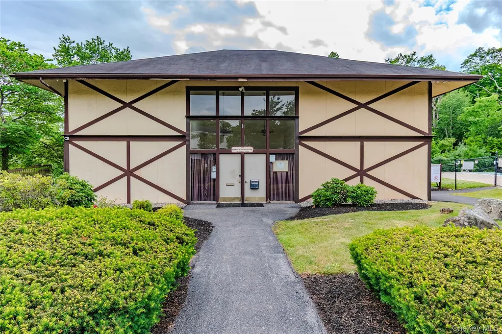 34 Scarborough Lane Wappingers Falls NY 12590