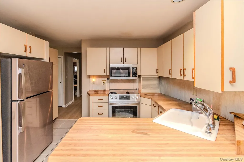 34 Scarborough Lane Wappingers Falls NY 12590