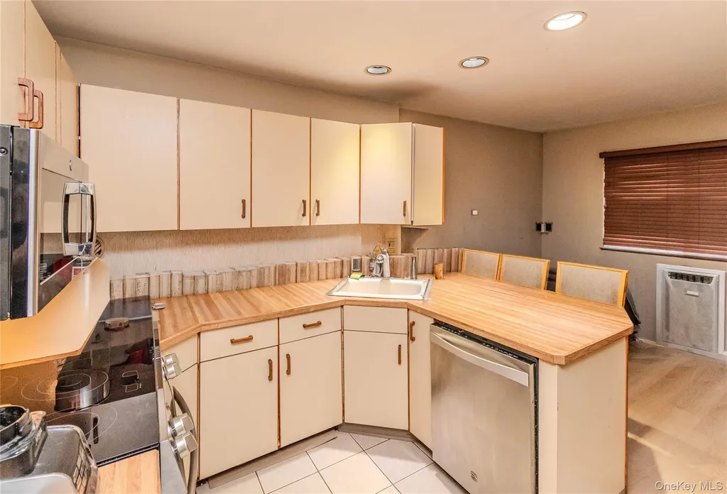 34 Scarborough Lane Wappingers Falls NY 12590