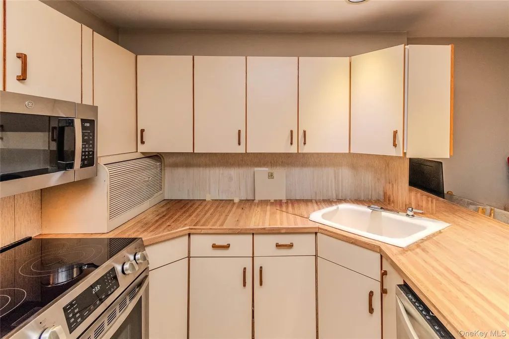 34 Scarborough Lane Wappingers Falls NY 12590