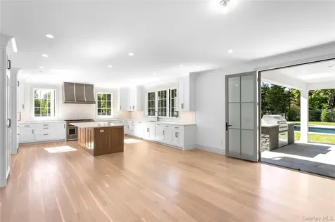 152 South Road Westhampton NY 11977