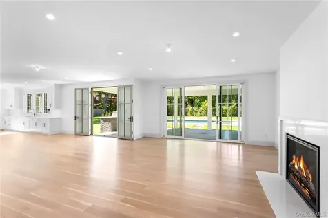 152 South Road Westhampton NY 11977