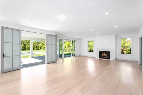 152 South Road Westhampton NY 11977